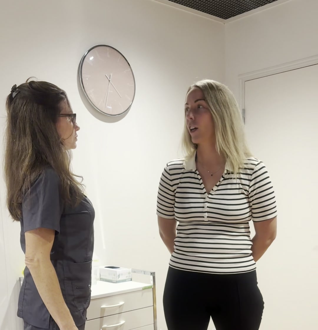 Samtale mellem patient og personale i klinikken